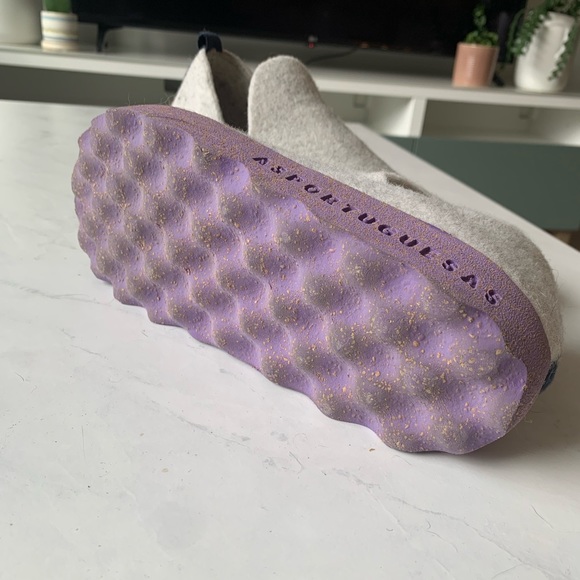 Asportuguesas cream and purple shoes. Size 38. (7.5) amazing condition. - Picture 4 of 5